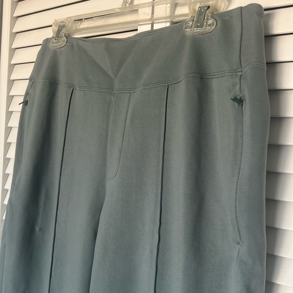 Athleta Eastbound ponte pant - Picture 4 of 7